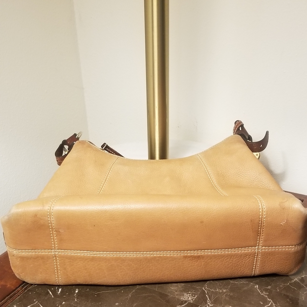 Dooney and bourke handbag - Picture 3 of 9